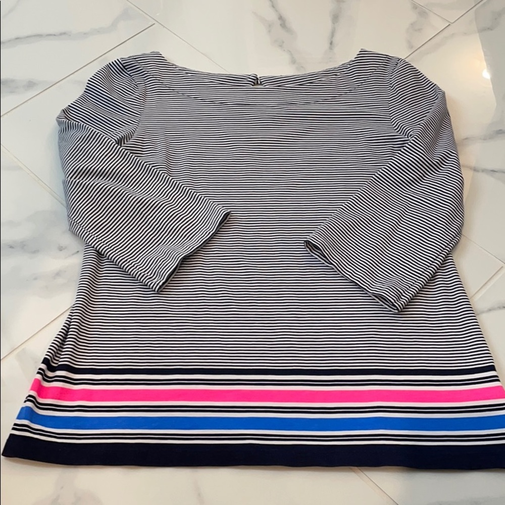 Lilly boat neck top.